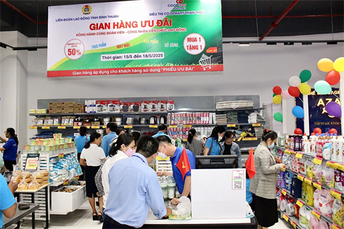 2.000 đoàn viên Công đoàn tham gia mua hàng ưu đãi tại Siêu thị Co.opmart Phan Thiết 
